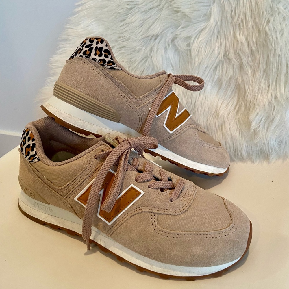 New Balance Women’s 574 V2 Animal Print Sneaker in color Mindful, size 11.5 - Picture 4 of 11